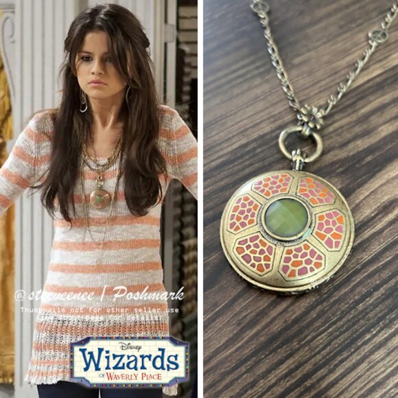 Large Medallion Pendant Necklace ASO Alex Russo - Picture 1 of 8